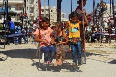 Tình hình chiến sự Syria mới nhất: Trẻ em Syria nô nức vui đùa sau lệnh ngừng bắn