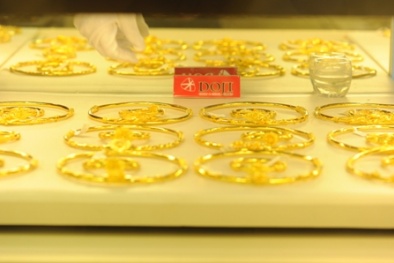 Giá vàng trong nước hôm nay: Xu hướng giảm giá chững lại khi vàng thế giới 'lao dốc' 