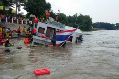 Tang thương vụ chìm thuyền Thái Lan ít nhất 12 người thiệt mạng, 37 người bị thương