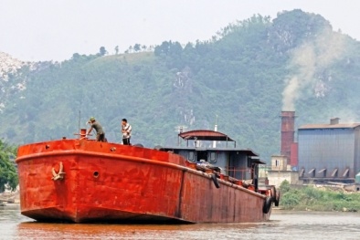Vừa nộp tiền bến cảng bên Hải Phòng, sang Quảng Ninh thêm 1 lần thu phí