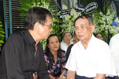 Những hình ảnh cảm động nhất trong đám tang ca sĩ Minh Thuận