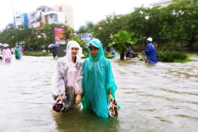 Huế: Mưa lớn khiến nhiều  tuyến đường  biến thành sông