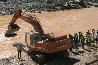 Sông Bung 2: Treo thưởng 20 triệu đồng cho người tìm được nạn nhân mất tích