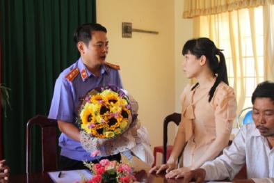 5 bảo vệ rừng bị truy tố vì ném 40 bao xi măng xuống đầm tôm