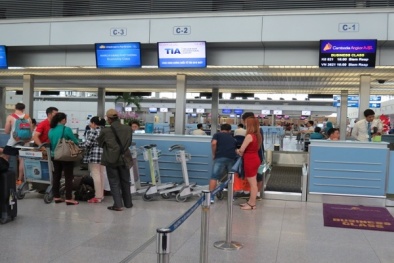 Hành khách từng xé áo nhân viên Vietjet Air lại hành hung nhân viên Vietnam Airlines