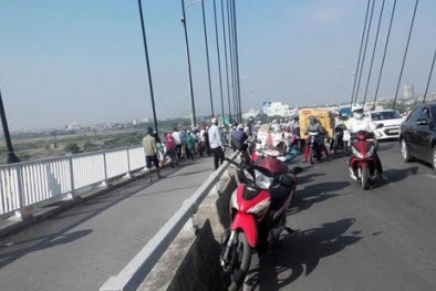 Hải Phòng: Nhìn người phụ nữ ‘gieo thân’ tự tử nhưng không ai dám cứu