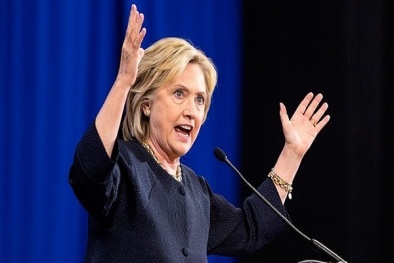 Bà Hillary Clinton dẫn trước 4 điểm trước thềm cuộc tranh luận đầu tiên 