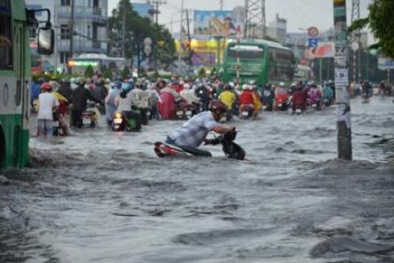 Sân bay Tân Sơn Nhất hứng cơn mưa khủng khiếp nhất năm