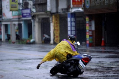 Siêu bão Megi đổ bộ Đài Loan: Cảnh tan hoang, ít nhất 4 người thiệt mạng