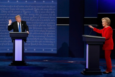 Clip trực tiếp: Trump và Clinton đối đầu nảy lửa trong tranh luận trực tiếp đầu tiên