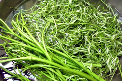 Phát hiện nhiều cơ sở dùng hóa chất ngâm rau muống