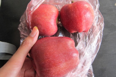 'Sốc' với táo Mỹ vỉa hè giá siêu rẻ