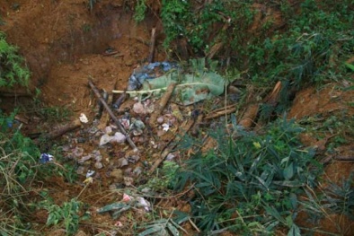 Chôn lén rác thải y tế: Hiểm họa không lường hết!