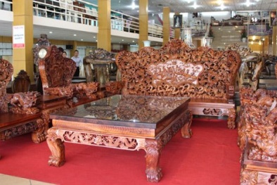 Cận cảnh bộ bàn ghế Rồng đại gia trả 3 tỷ không bán ở Việt Nam