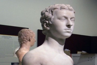 Pháp: Bức tượng bán thân gần 40 tỷ đồng bỏ quên trong nhà kho cũ