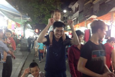 Chợ đêm phố cổ Hà Nội nhộn nhịp những ngày cuối tuần