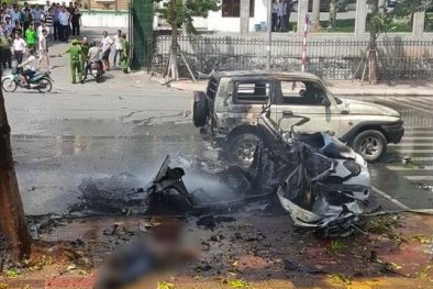 Clip: Toàn cảnh vụ cháy nổ xe taxi như bom ở Quảng Ninh