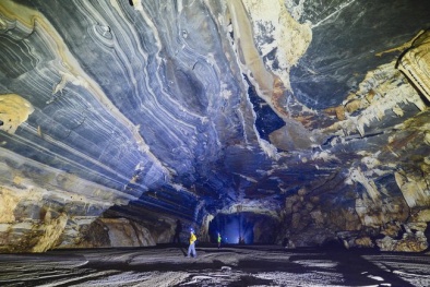 Khám phá hang động Tú Làn đầy bí hiểm ở Quảng Bình 