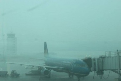 Mưa lớn ở TP.HCM, máy bay về Tân Sơn Nhất phải về Nha Trang chờ