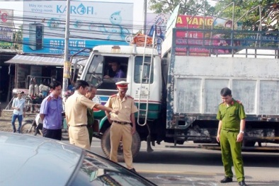 Tai nạn giao thông nghiêm trọng ngày 4/10: Nữ sinh 16 tuổi bị xe tải cuốn vào gầm