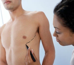 Uống nhiều bia rượu, nam giới dễ mắc ung thư vú