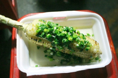 Kỳ lạ bắp 'chờ', không kiên nhẫn ráng chịu trên phố Sài Gòn