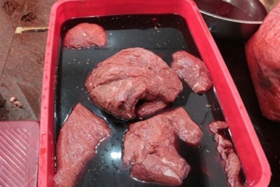 Bí quyết vạch mặt chiêu trò ướp hóa chất biến thịt lợn thành thịt bò