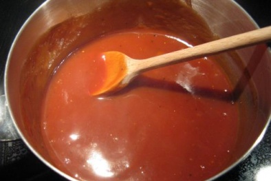 Cảnh báo nổi bật nhất ngày 7/10: 'Rùng mình' tương ớt được làm từ nước lã và hóa chất