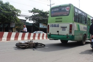 Tai nạn giao thông nghiêm trọng ngày 7/10: Vượt đèn vàng, xe buýt tông chết nam thanh niên
