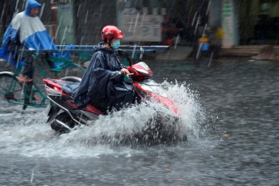 Tin bão mới nhất: Bão số 6 di chuyển chậm theo hướng Tây Tây Nam