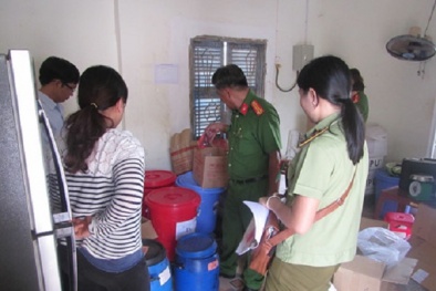 Tương ớt được sản xuất từ 'chất lạ', pha chế theo kiểu 'ước lượng'