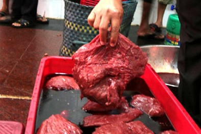 Clip gian thương 'phù phép' thịt bò thối, đang phân hủy thành tươi ngon