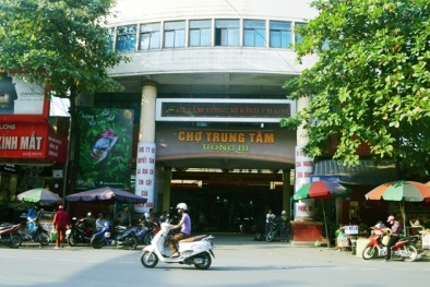 Nhiều loại rau củ quả bán tại chợ Trung tâm Uông Bí không an toàn