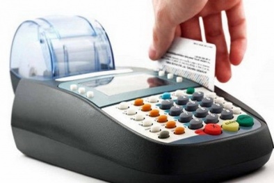 Vụ tố mất gần 700 triệu đồng khi quẹt thẻ: Lỗi thuộc về ai?
