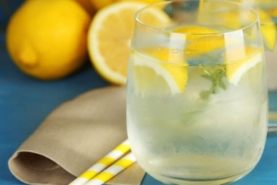 Uống nước chanh ấm vào buổi sáng mang lại sức khỏe thần kỳ