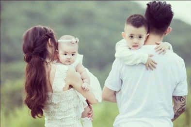 Kỷ niệm ngày cưới, Minh 'nhựa' lại 'gây bão' dư luận với dàn siêu xe 130 tỷ