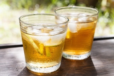 Sức khỏe ‘xuống dốc’ không phanh vì uống trà đá sai cách