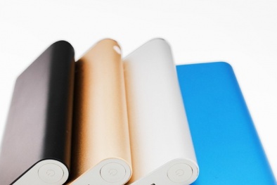 Những chiếc pin sạc dự phòng chứa toàn...cát, bột lạ