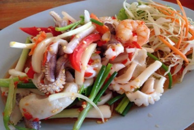 Cách làm món gỏi mực chua cay ngon chuẩn kiểu Thái