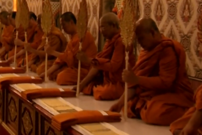 Thái Lan thức xuyên đêm, thắp triệu ngọn nến cầu nguyện cho đức vua