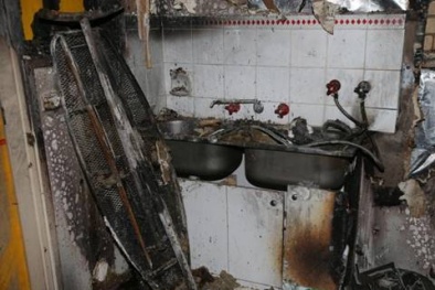 Máy giặt Samsung đột ngột bốc cháy, người dùng hoảng hốt