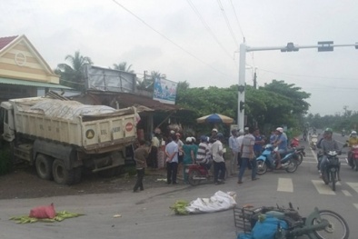 Tai nạn giao thông ngày 16/10: Đôi nam nữ tử vong sau cú đâm của ô tô đi cùng chiều