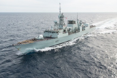 Uy lực tàu hộ vệ HMCS Vancouver Canada vừa cập cảng Sài Gòn