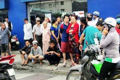 Tai nạn giao thông ngày 19/10: Xe khách nát đầu, 5 người thương vong