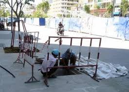 Clip: Chạy theo xe buýt, lọt hố ga quên không đậy nắp tử vong