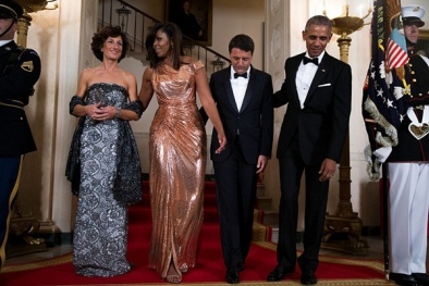 Đệ nhất phu nhân Tổng thống Mỹ mặc đồ Versace trong buổi dạ yến cuối cùng tại  Nhà Trắng