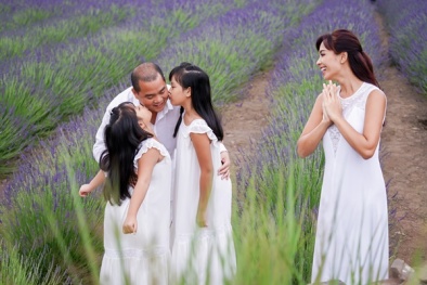 Gia đình Thúy Hạnh -Minh Khang ngọt ngào kỷ niệm 10 năm ngày cưới