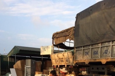 Thu giữ hàng loạt điều hòa, tủ lạnh, thuốc lá lậu trên đường tiêu thụ