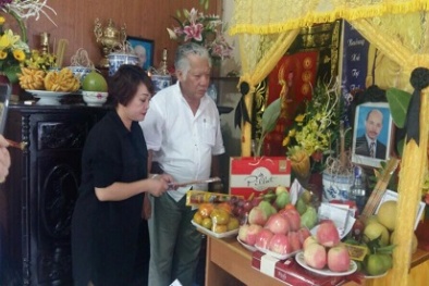 Nghệ sĩ Việt tề tựu thắp nén nhang 49 ngày cho nghệ sĩ Hán Văn Tình