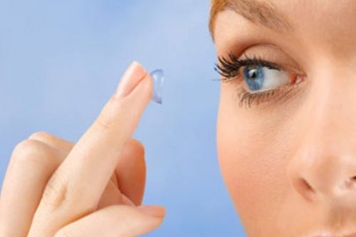 Hiểm hoạ khôn lường khi dùng kính áp tròng